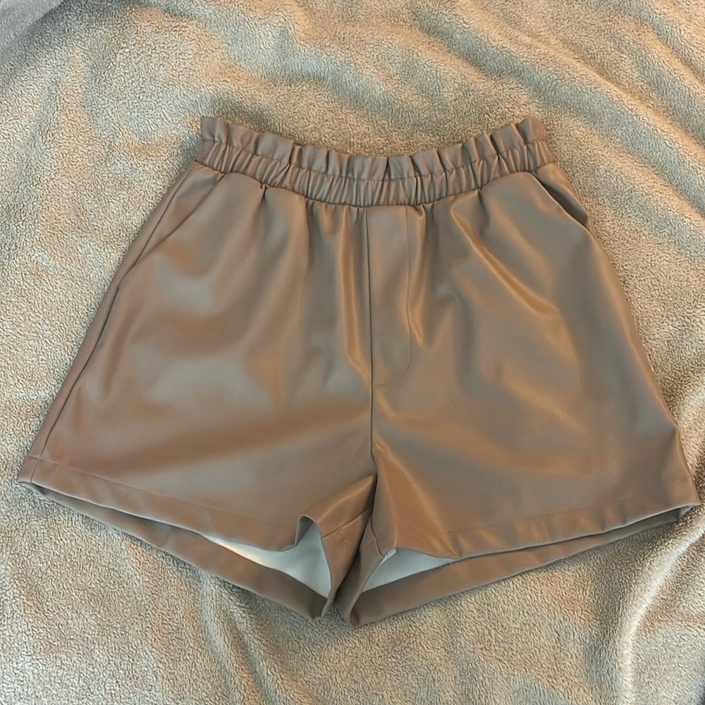 BB Dakota / Steve Madden tan pleather shorts size M